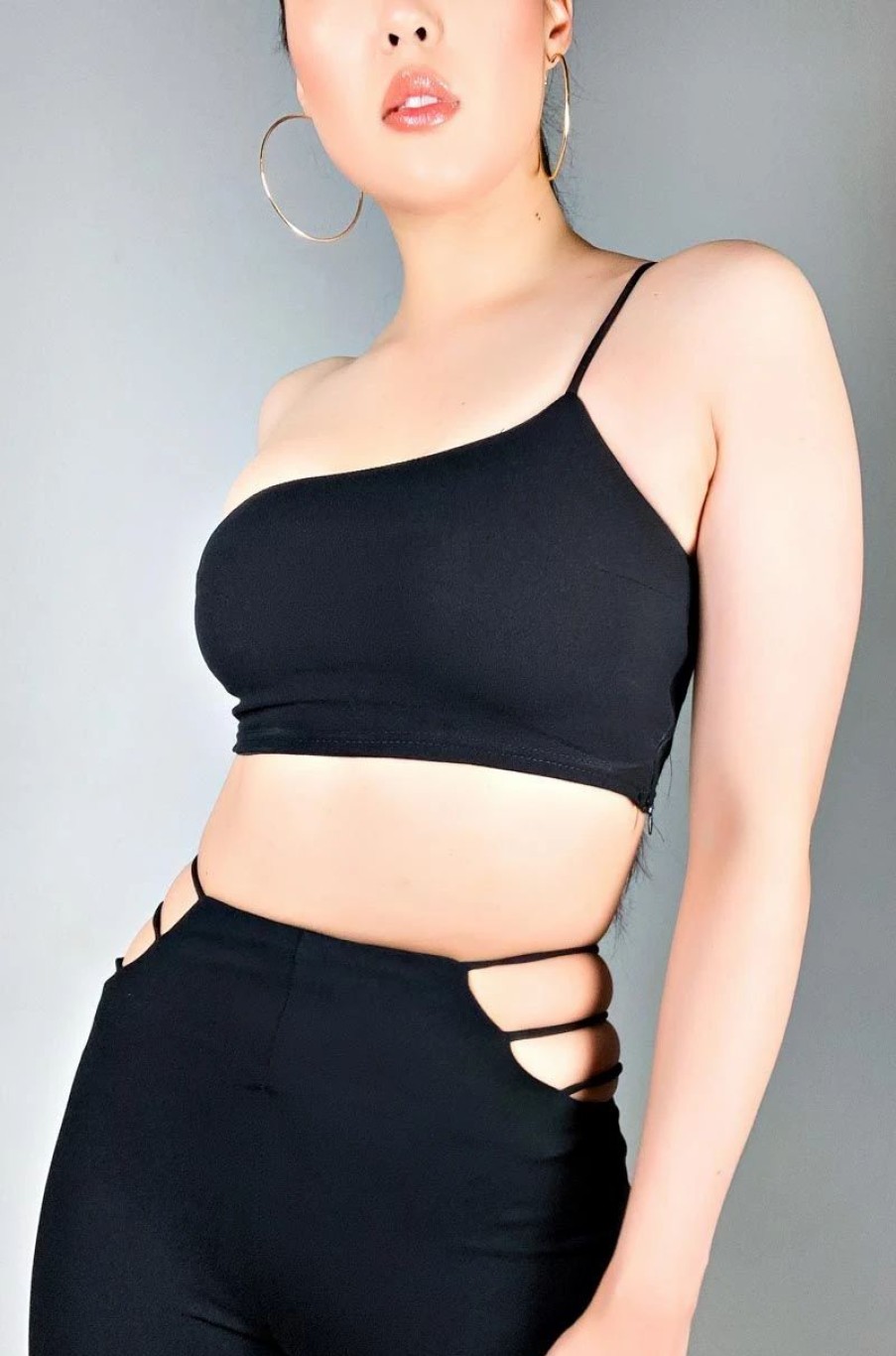 Crop Tops & Bralettes * | All Of Me On Shoulder Tank Black